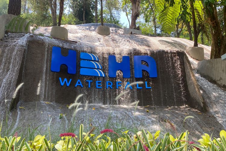 Tempat wisata baru HeHa Waterfall Bogor yang baru saja dibuka di Cisarua, Kabupaten Bogor, Kamis (19/10/2023). Harga tiket masuk HeHa Waterfall Bogor.