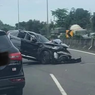 Ngebut di Tol, BMW X1 Tabrak Truk Pasir Sampai Ringsek