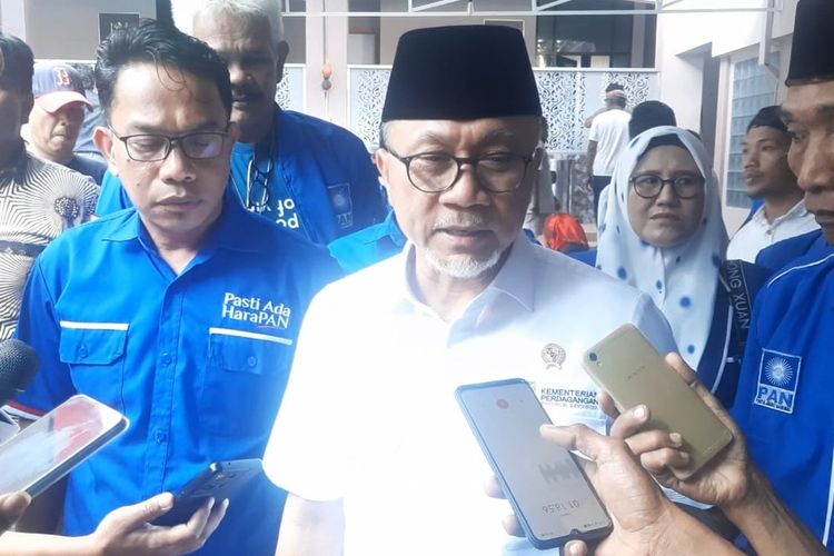 Zulkifli Hasan Yakin PAN punya Presiden terpilih 2024 saat ditemui di Sumbawa Jumat (7/7/2023)