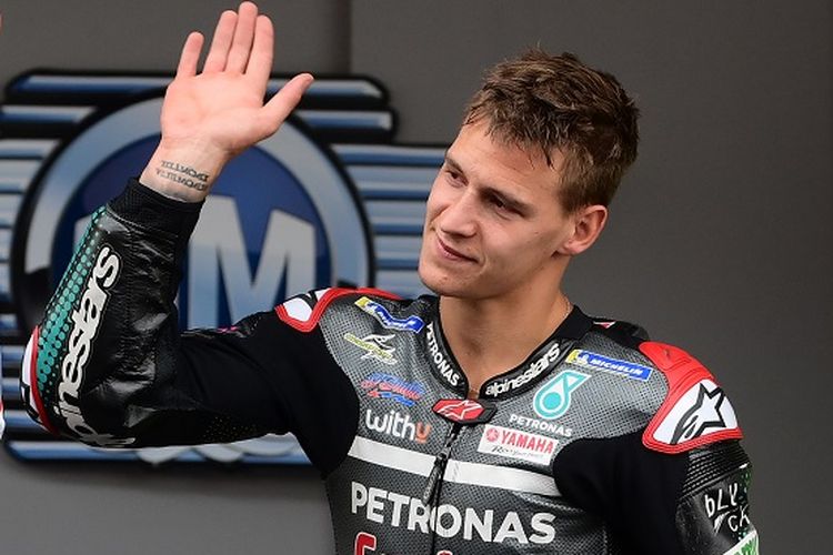 Alex Rins (kiri) dan Fabio Quartararo (kanan) saat merayakan podium pada MotoGP Catalan, 27 September 2020.