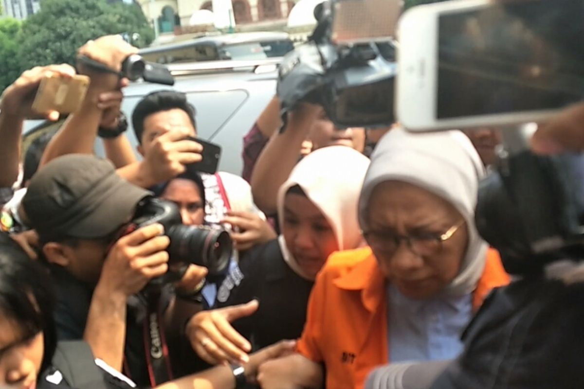Tersangka kasus penyebaran berita bohong atau hoaks Ratna Sarumpaet menjalani pemeriksaan di Bidang Kedokteran dan Kesehatan (Biddokkes) Polda Metro  Jaya siang ini, Rabu (10/10/2018).