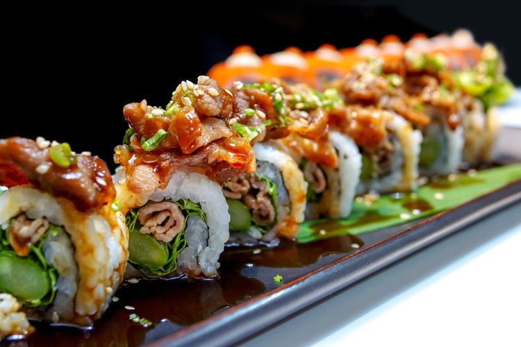 Ilustrasi sushi roll.