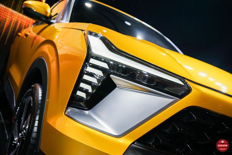 Lampu depan The New SUV, mobil baru lansiran Mitsubishi berbasis XFC Concept