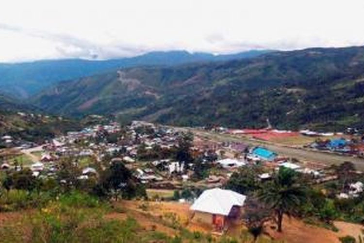 Tampak pemandangan Karubaga, ibukota Kabupaten Tolikara dari Desa Igari, pada Sabtu (25/7). Tolikara dimekarkan menjadi kabupaten pada tahun 2002 lalu