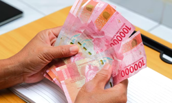 Pakar Ekonomi Sebut Negara Wajib Sediakan Bansos untuk Rakyat