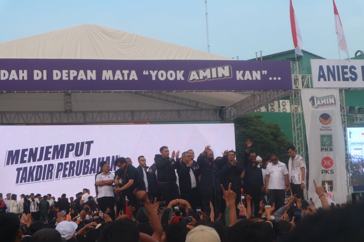 Ketua Umum Partai Nasdem Surya Paloh saat berorasi di Lapangan Reformasi, Deli Serdang, Kamis (1/2/2024)