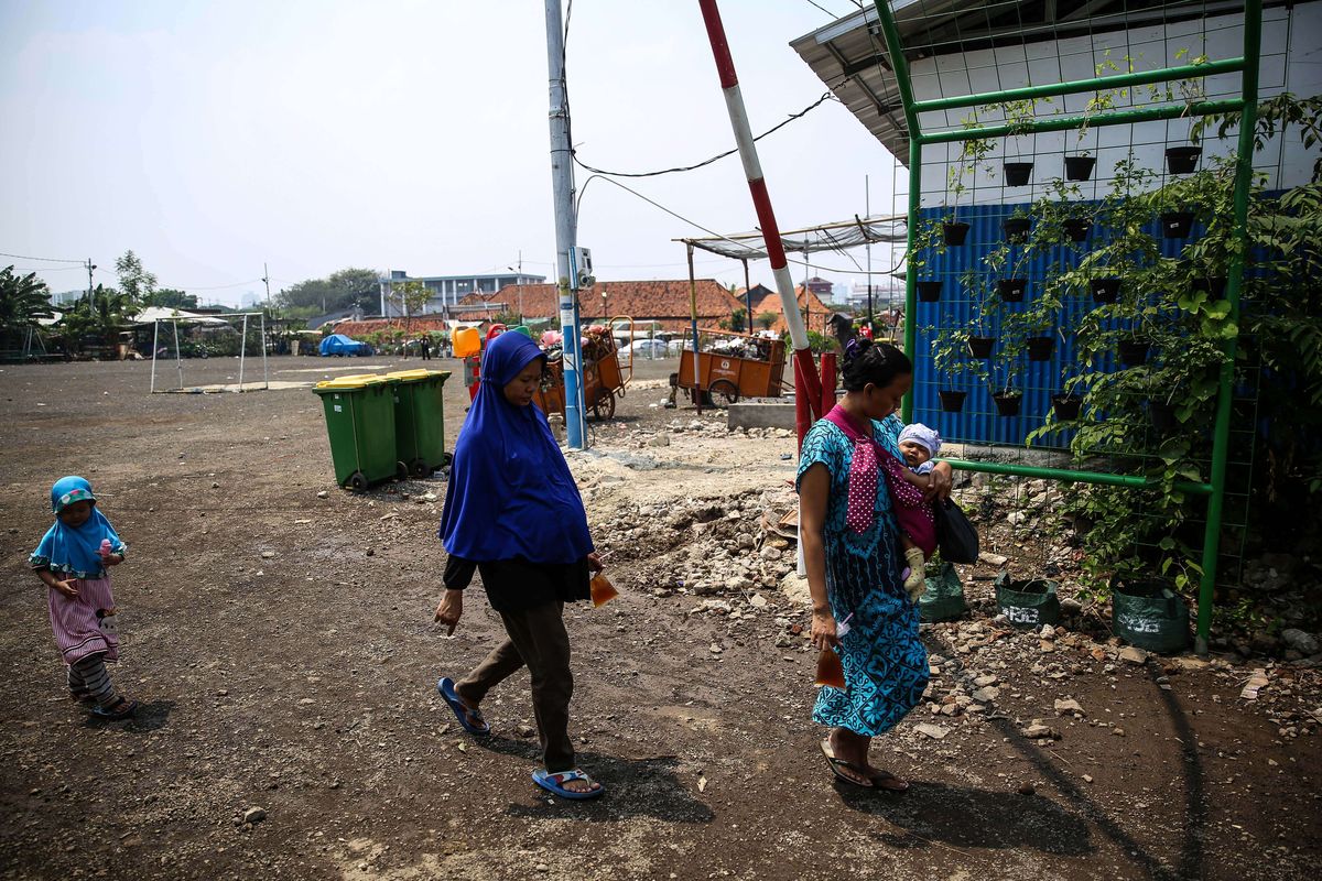 Aktivitas warga di Kampung Akuarium, Penjaringan, Jakarta Utara, Rabu (9/10/2019). Pemprov DKI akan membangun kembali Kampung Akuarium pada tahun 2020.