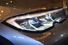 Fitur Lampu Laser BMW 320i Sport Hanya ada di Indonesia