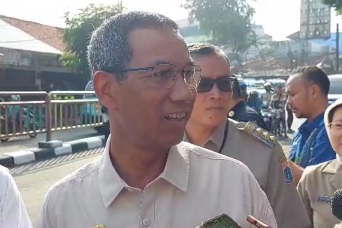 Penjabat Gubernur DKI Jakarta Heru Budi Hartono saat berada di Pasar Palmerah, Jakarta Pusat, Senin (26/6/2023).