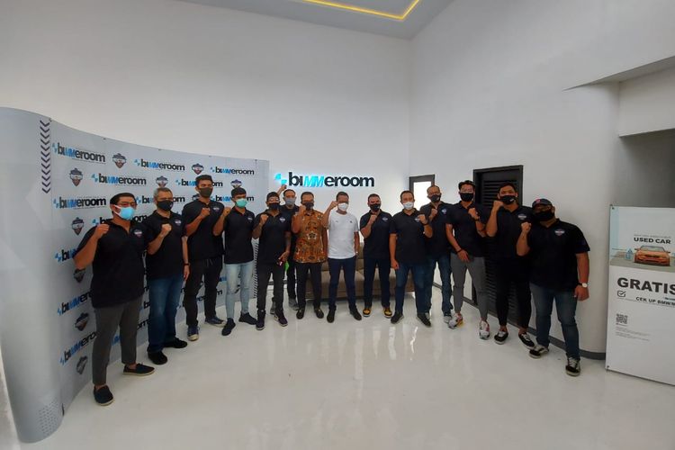 Klub bola basket Amartha Hangtuah menjalin kerja sama dengan Bimmeroom yang merupakan toko jual-beli dan servis mobil BMW.