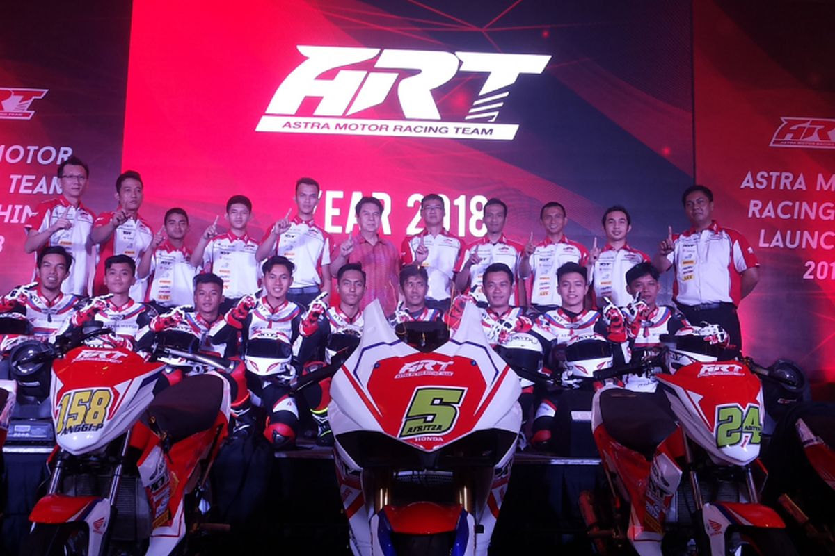 Tim Astra Racing Team (ART) 2018 saat acara peluncuran di Jakarta, Selasa (13/3/2018). Tim ini akan terjun dalam berbagai ajang balap skala nasional tahun 2018.