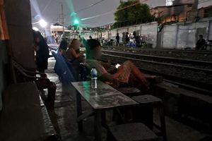 Gang Royal Tak Pernah Tidur: Prostitusi 24 Jam di Pinggir Rel Kereta Jakarta