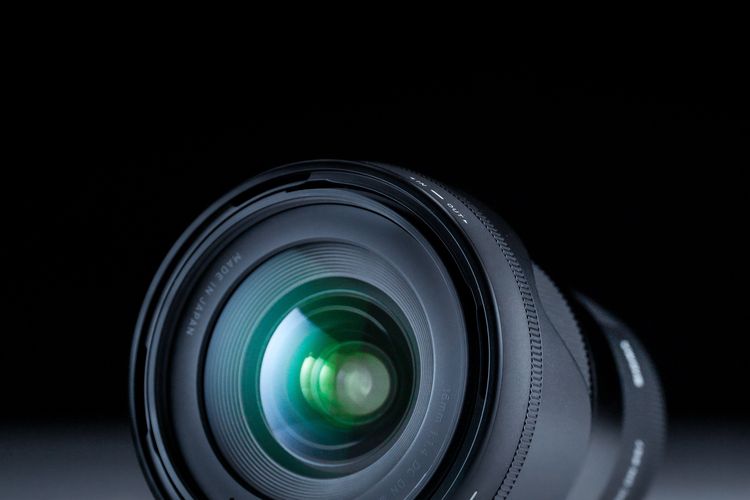 Ilustrasi lensa kamera untuk mengambil gambar produk