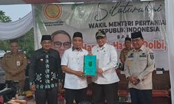 Tingkatkan Penghasilan Masyarakat, Wamentan Harvick Dorong Hilirisasi Kelapa di Pulau Kijang
