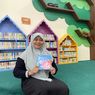 Siti Muzayanah Keliling Sekolah di Sidoarjo Kenalkan Buku ke Anak-anak