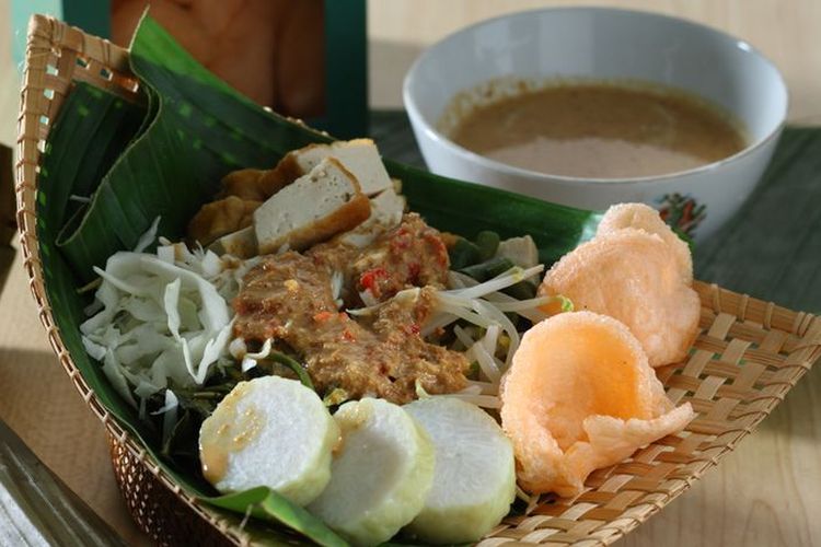 Resep Lotek Sunda: Nikmatnya Sayuran Rebus dengan Saus Kacang Gurih