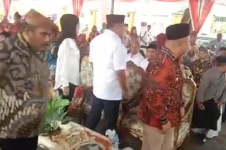 Gubernur Murad marah dan mengundang mahasiswa berduel saat melakukan kunjungan kerja di Namlea Kabupaten Buru, Sabtu (9/7/2022)