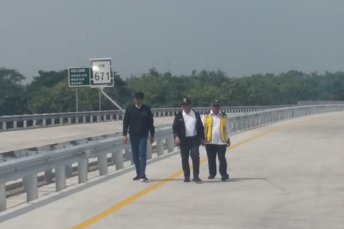 Peresmian empat ruas tol di Provinsi Jawa Timur oleh Presiden Joko Widodo di Km 671+500 Tol Bandar-Kertosono, Mojokerto, Kamis (20/12/2018).