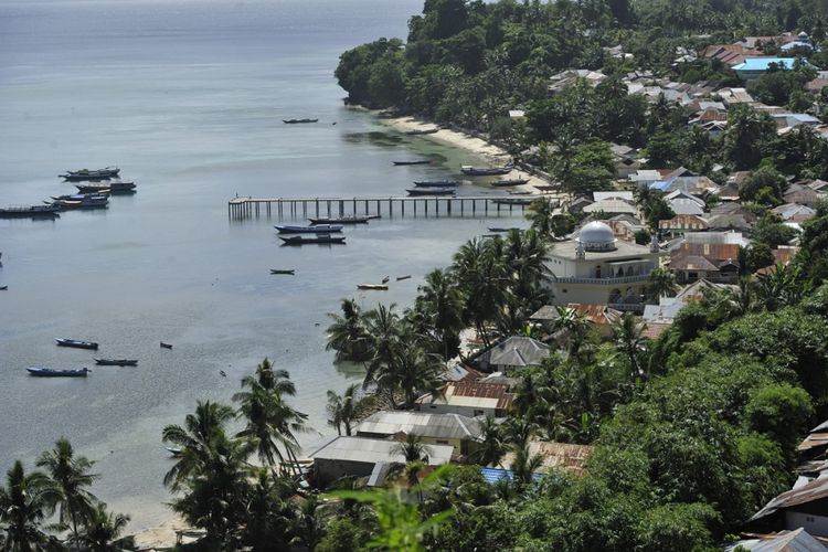 Pulau Rhun - Salah satu sudut Pulau Run di Kepulauan Banda, Kabupaten Maluku Tengah, Maluku. Pulau yang dikenal sebagai asal muasal pohon pala ini pada pertengahan abad ke-17 pernah dikuasai Inggris yang kemudian ditukar dengan Pulau Manhattan di Amerika yang waktu itu dikuasai Belanda.