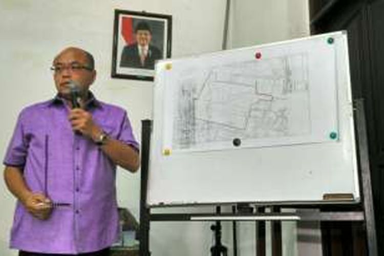 Direktur Utama RS Sumber Waras, Abraham Tejanegara, menjelaskan kronologi pembelian lahan RS Sumber Waras oleh Pemprov DKI Jakarta pada akhir 2013 lalu, di RS Sumber Waras, Tomang, Jakarta Barat, Sabtu (16/4/2016).