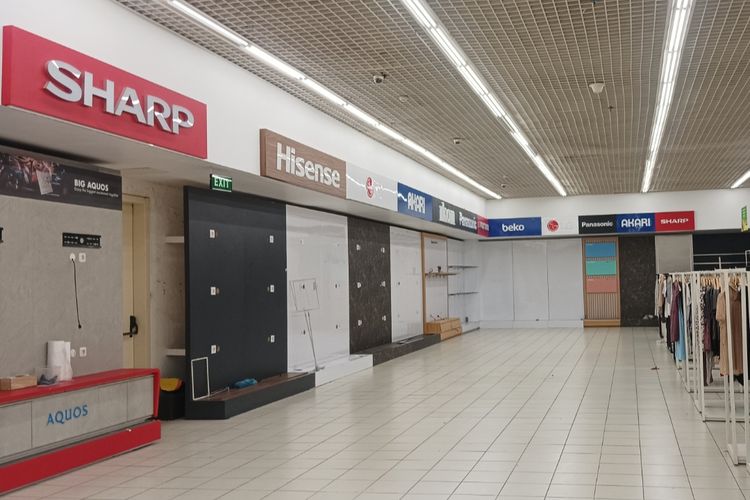 LuLu Hypermarket Tutup? Karyawan Bingung, Stok Dijual Murah!