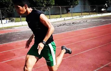 Atlet disabilitas M. Habib Shaleh latihan lari di Stadion Kridanggo Salatiga, Kamis (27/5/2021).