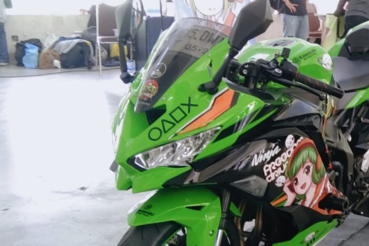 Salah satu sepeda motor yang diberi sentuhan modifikasi Itasha. 