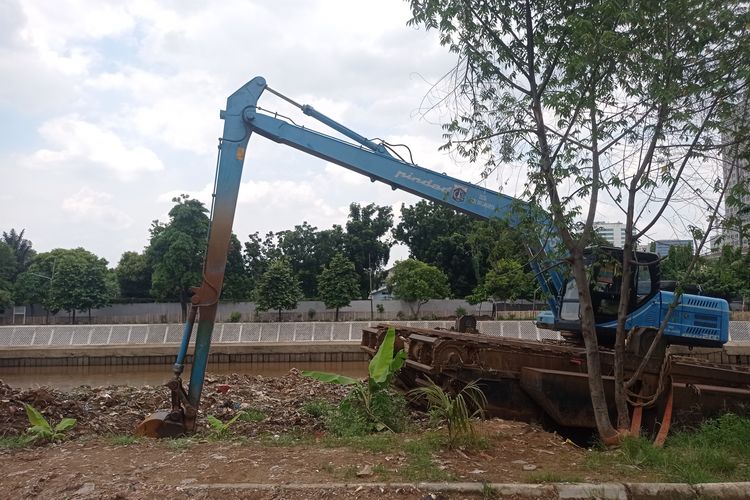 Proyek Normalisasi Kali Ciliwung di Cawang Diteruskan, Warga Harap Pembebasan Lahan Disertai Kompensasi Layak