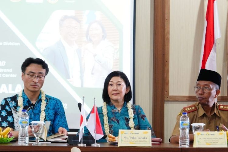 Perwakilan perusahaan besar asal Jepang datang ke Tasikmalaya, Jawa Barat, untuk meminta perekrutan pegawai lulusan SMK supaya kerja di Jepang, Sabtu (3/12/2022).
