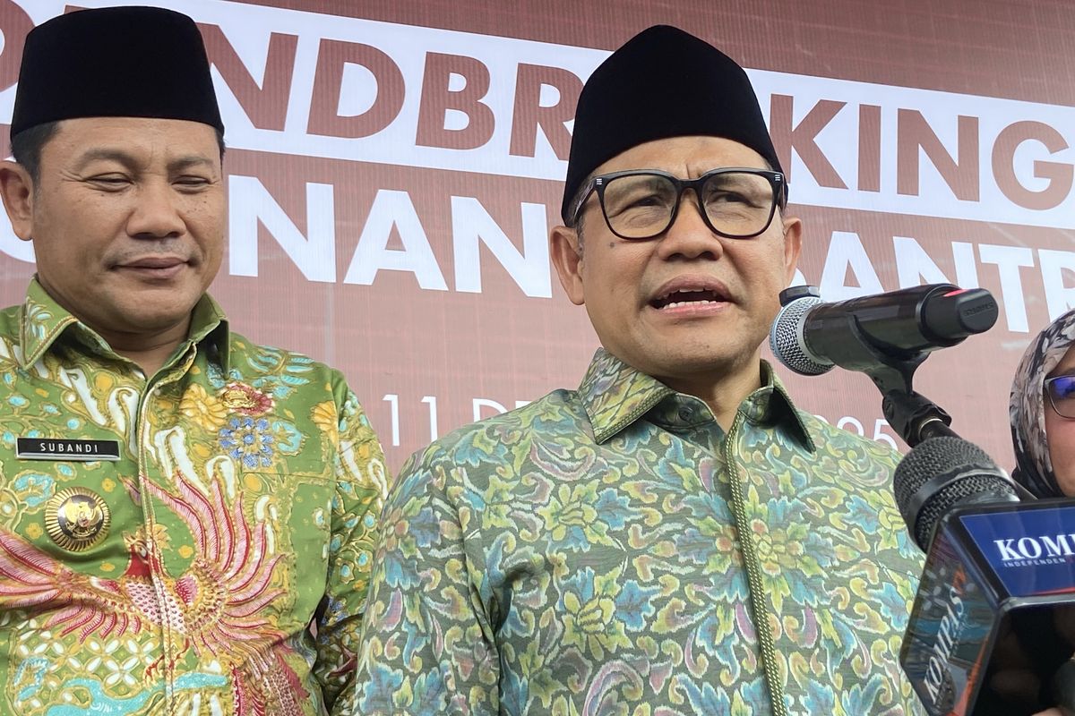 Menko PM, Muhaimin Iskandar (Cak Imin) usai melakukan groundbreaking Ponpes Al Khoziny Sidoarjo, Kamis (11/12/2025). 