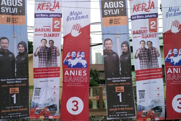 Alat peraga kampanye umbul-umbul ketiga pasangan cagub-cawagub DKI Jakarta dipasang di Jalan Saharjo, Setiabudi, Jakarta Selatan. Foto diambil Kamis (24/11/2016).