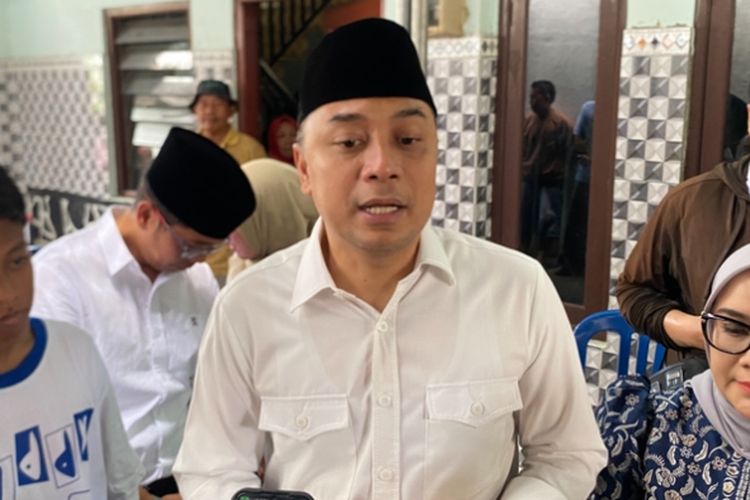 Mushuk farting video Yosh qoramagiz bilan jinsiy aloqa