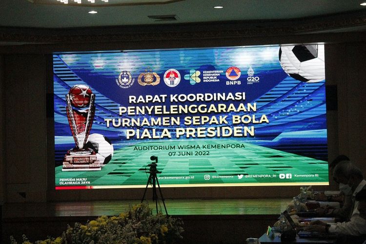 Rapat koodinasi penyelenggaraan turnamen pramusim Piala Presiden yang berlangsung di Wisma Kemenpora, Senayan, Jakarta, pada Selasa (7/6/2022) sore WIB.