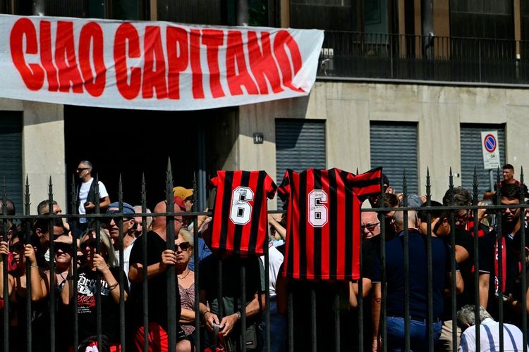 Suasana Haru Pemakaman Franco Baresi, Tangis dan Tepuk Tangan 6 Menit bagi 