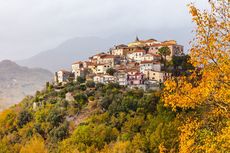 Desa di Italia Ini Tawarkan Fasilitas Nginap Gratis Selama 1 Minggu