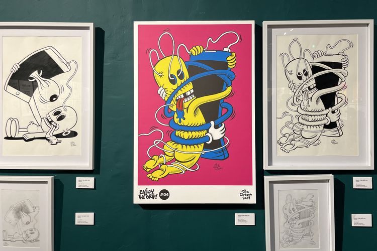 Potret kartun satire tentang kemajuan telekomunikasi ala Mice di Bentara Budaya Jakarta, Jumat (23/5/2025). 