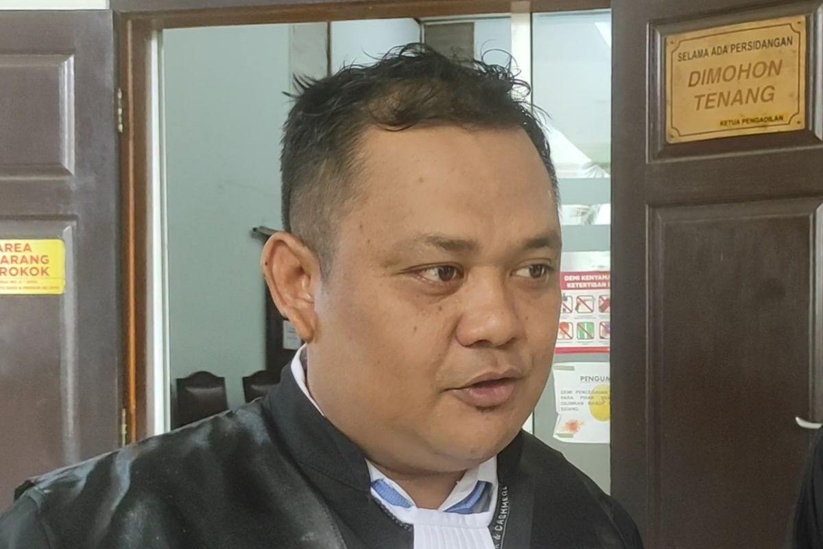 Penasihat hukum Raden Indrajana Sofiandi, Freddy Tambunan, saat ditemui wartawan di Pengadilan Negeri (PN) Jakarta Selatan, Rabu (12/4/2023). 