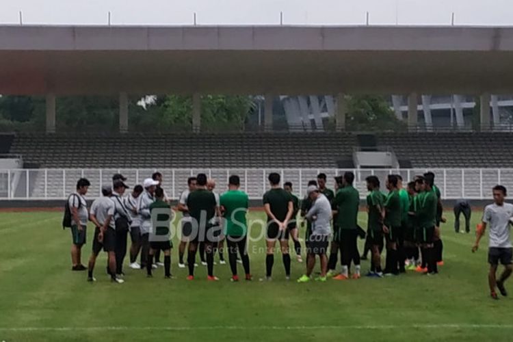 Suasana latihan timnas Indonesia di Stadion Madya, Senayan, Jakarta, Sabtu (11/11/2018).
