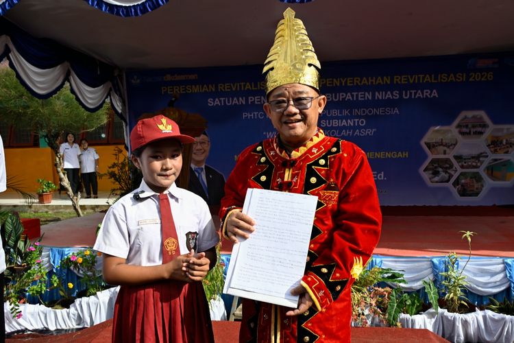 Siswa di Nias Utara Titip Surat ke Presiden, Ceritakan Renovasi Sekolah dan Papan Digital