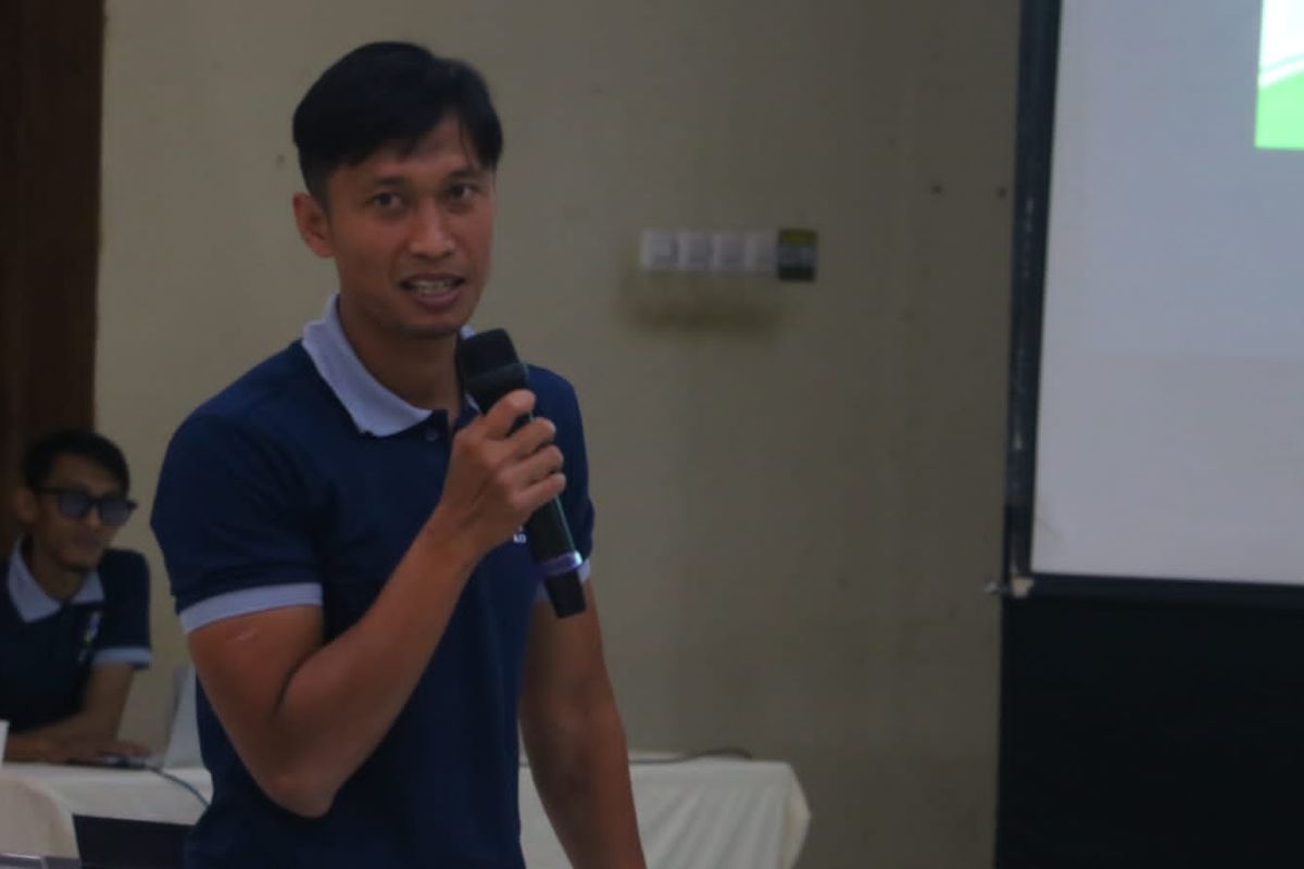 Arif Suyono saat pemaparan materi dalam Kongres Askot PSSI Kota Batu.