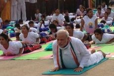 PM India Mendadak Pimpin Latihan Yoga