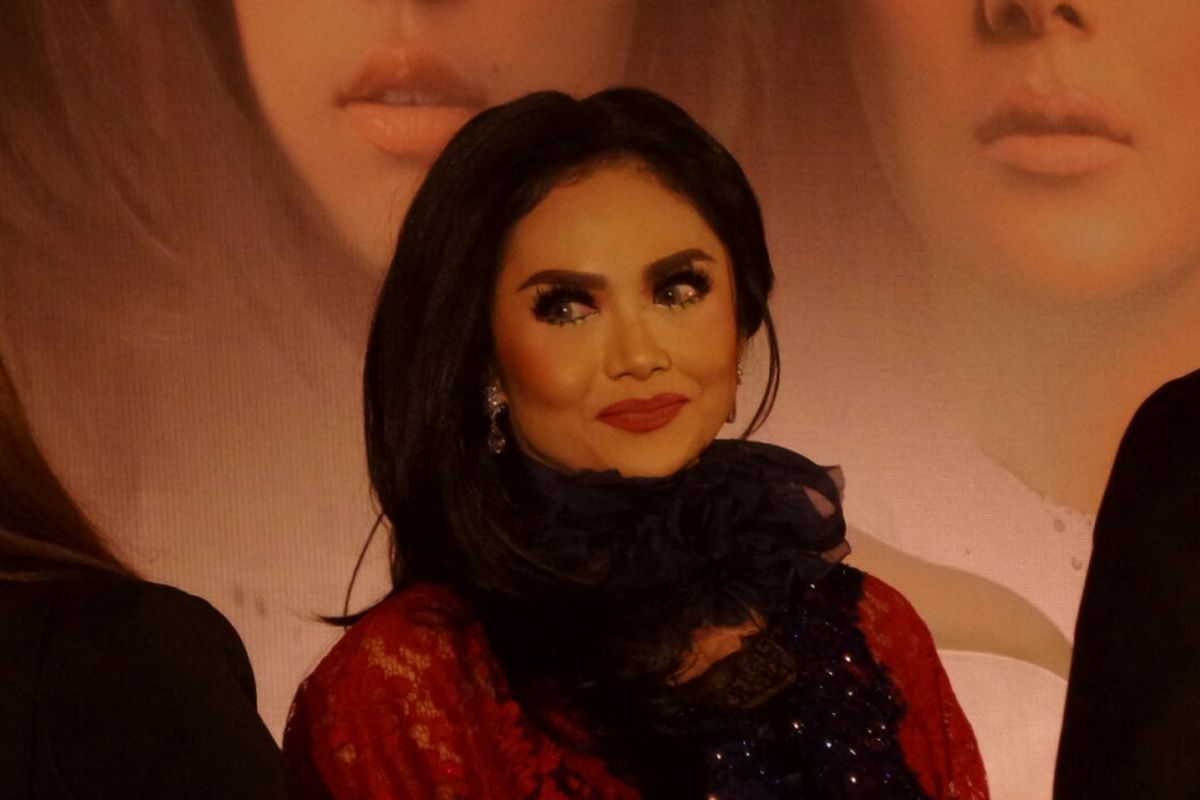 Krisdayanti ketika menghadiri media gathering konser Ayat Ayat Cinta 2 di Hotel JS Luwansa, Kuningan, Jakarta Selatan, Kamis (7/12/2017).