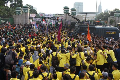 Seorang Remaja Korban Demo Ricuh di Sekitar DPR Masih Koma