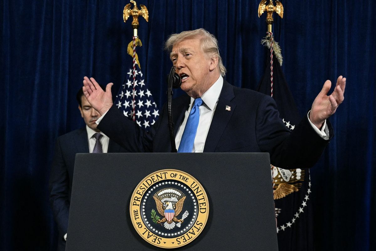 Presiden Amerika Serikat Donald Trump saat menggelar konferensi pers mengenai serangan AS ke Venezuela, di kediamannya di Mar-a-Lago, Negara Bagian Florida, Sabtu (3/1/2026).