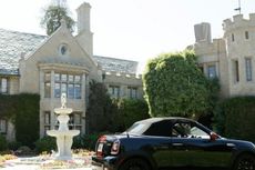 Playboy Mansion Terjual Rp 1,3 Triliun