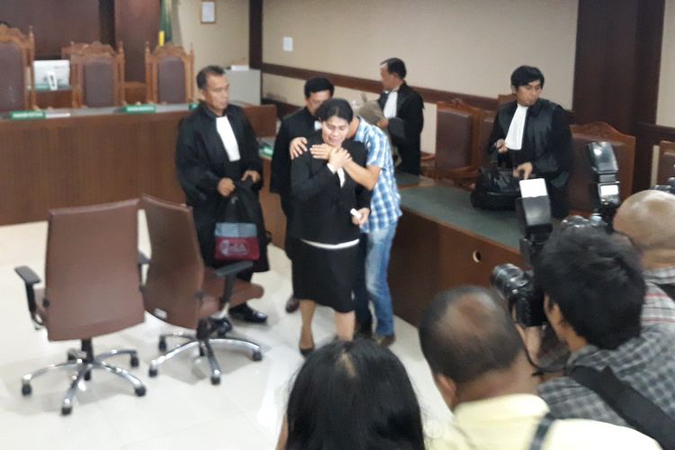 Hakim Merry Purba duduk di kursi terdakwa dalam sidang putusan di Pengadilan Tipikor Jakarta, Kamis (16/5/2019).