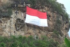 Peringati Hari Pahlawan, Bendera Merah Putih Raksasa Dikibarkan di Tebing Trenggalek