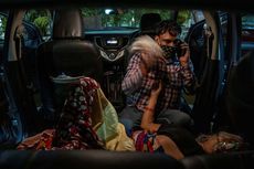 Parahnya Corona di India: Oksigen Langka, Pasien Dirawat di Mobil