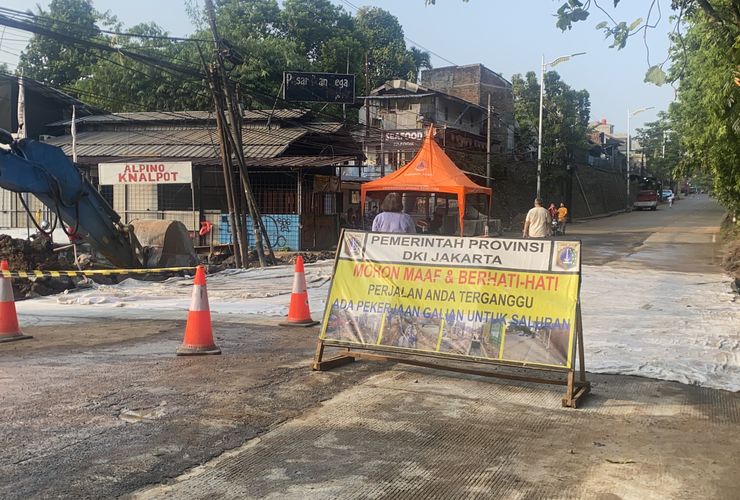Jalan Raya Lenteng Agung Arah Depok Masih Ditutup Selasa Pagi