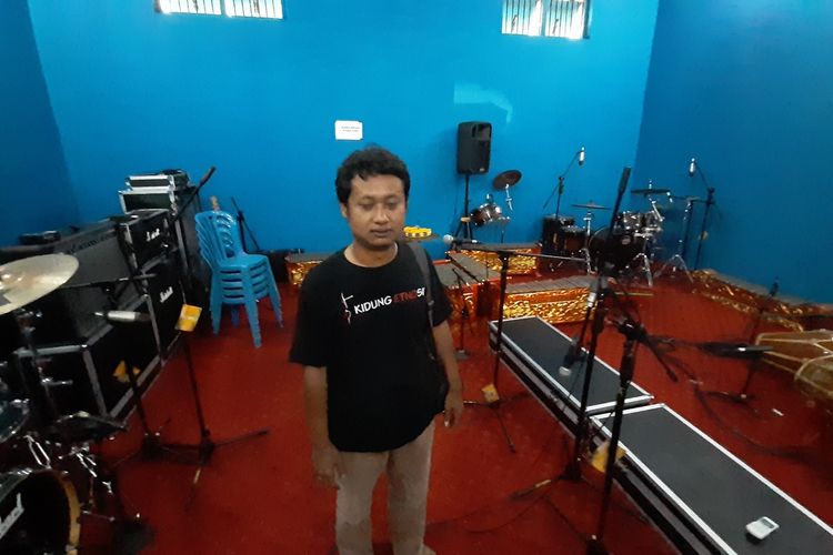 Bambang saat ditemui di studio Kembang Sore, Kecamatan Nglipar, Selasa (5/5/2020).